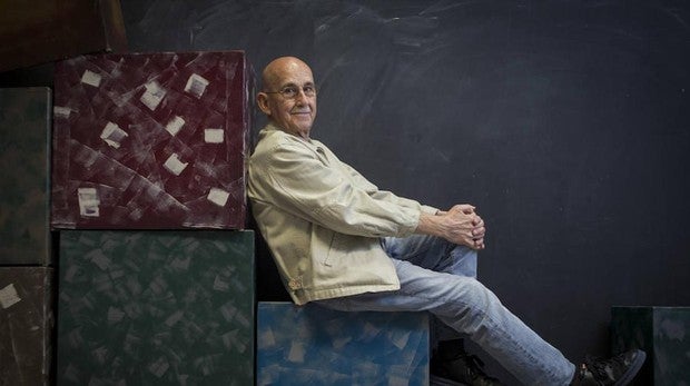 Sanchis Sinisterra, en la sede de Nuevo Teatro Fronterizo, en Madrid