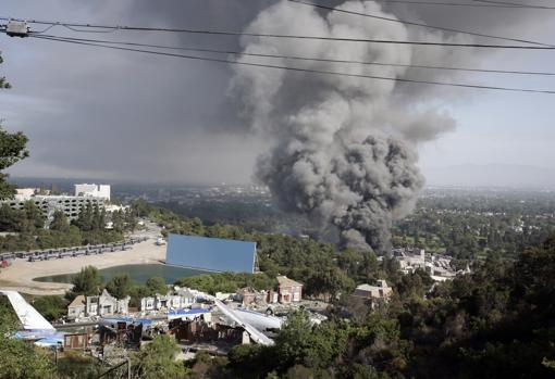 El incendio devoró decorados de «Regreso al futuro»