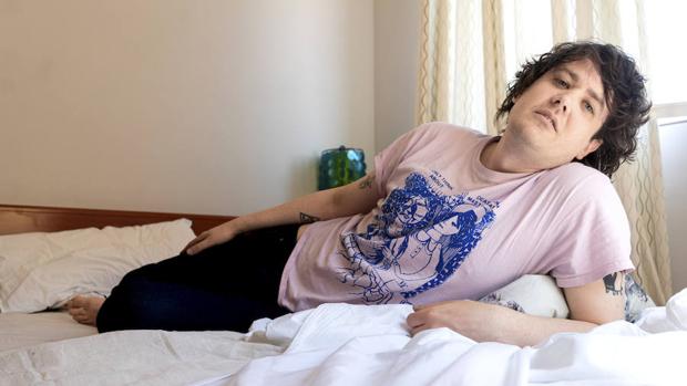 Simon Hanselmann, a sus anchas en una cama de Malasaña