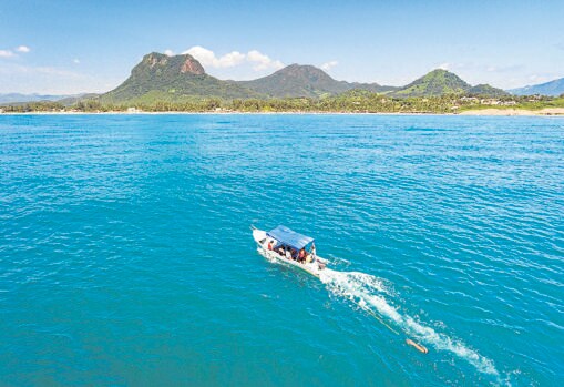 BahÃ­a de la Villa Rica, con el monte Bernal al fondo, hito empleado desde los primeros navegantes para reconocer la zona