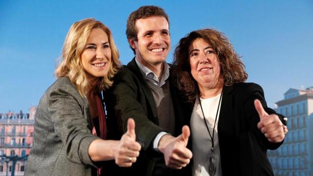 La concejal pamplonesa del PP Carmen Alba en una foto de archivo junto a Pablo Casado