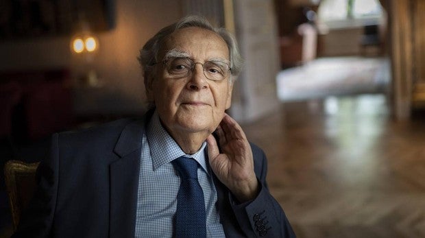 Bernard Pivot, durante la entrevista celebrada en la embajada de Francia