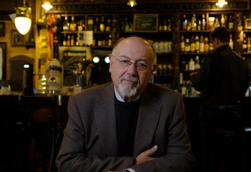 El escritor jienense en el curso de esta entrevista