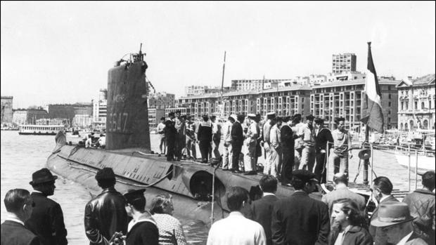 El submarino «La Minerve» en el puerto de Marsella.