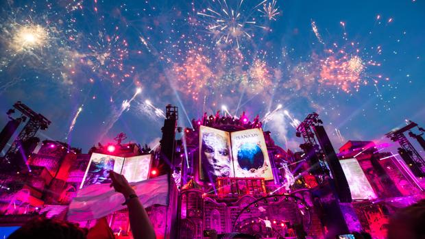 El DJ holandés Afrojack se presenta en el escenario en el primer fin de semana de Tomorrowland 2019