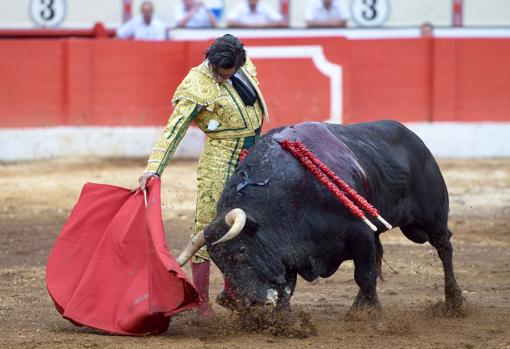 Derechazo de Morante al quinto