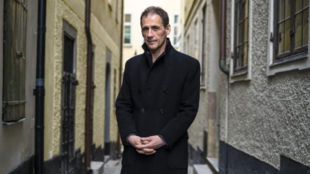 El escritor David Lagercrantz, fotografiado en las calles de Estocolmo