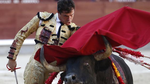 Daniel Luque, en un pase de pecho