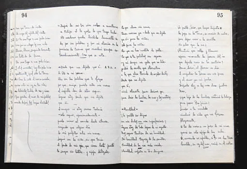 Los poemas que escribió durante la Guerra Civil están recogidos en cuatro cuadernos, siendo los primeros versos del 24 de julio de 1936