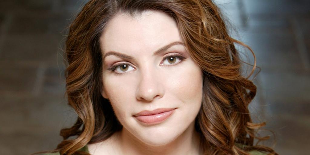 Get Stephenie Meyer Pictures