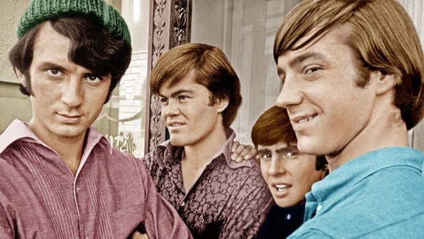 Michael Nesmith (izquierda), junto a los Monkees