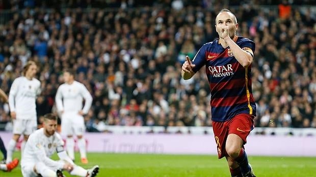 Andrés Iniesta celebra su gol del pasado sábado en el Bernabéu