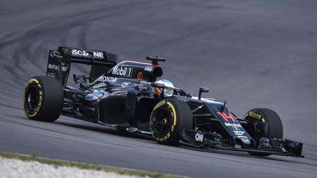 Fernando Alonso, durante los entrenamientos libres en Sepang