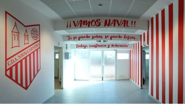 Así luce ahora el túnel de vestuario del Navalcarnero