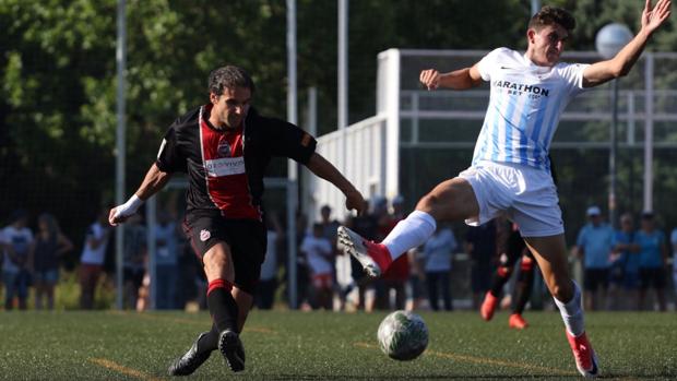 Partido entre el Adarve y el Atlético Malagueño jugado en el Barrio del Pilar