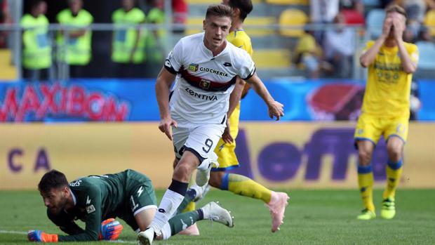 Krzysztof Piatek, del Génova, celebra un gol ante el Frosinone en la última jornada de la Serie A