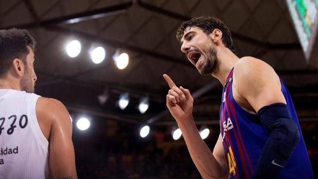 Tomic se enfrenta a Campazzo durante el último Barcelona-Madrid