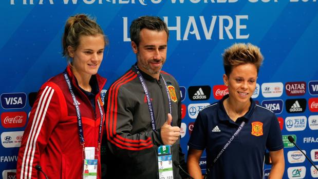 Vilda, con Irene Paredes y Amanda Sampedro