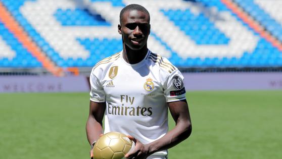 Mendy en su presentación como jugador del Real Madrid