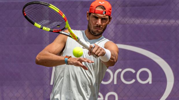 Nadal, en un entrenamiento en la hierba de Mallorca
