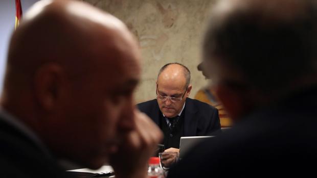 Rubiales, en primer plano, con Tebas al fondo