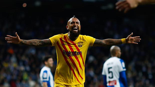 Arturo Vidal celebra su gol ante el Espanyol
