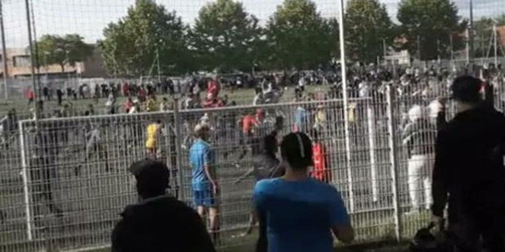 Cientos de personas acuden a un partido de fútbol ilegal en Estrasburgo infringiendo las prohibiciones