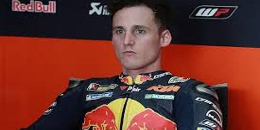 Espargaró irrumpe en el box de los Márquez