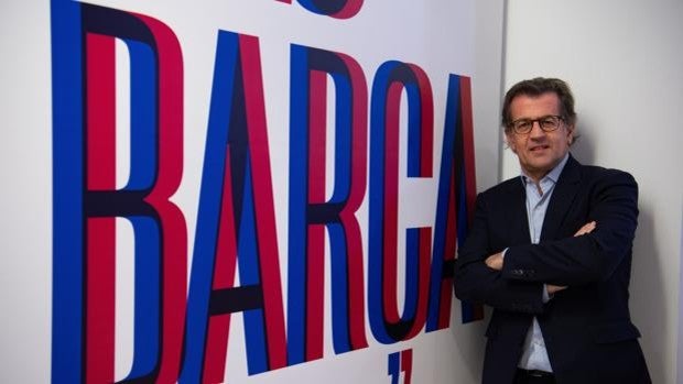 Toni Freixa posa para ABC durante una entrevista