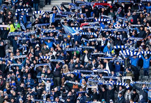Aficionados del Herta en las gradas del Olímpico de Berlín