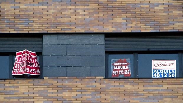 Sanciones, conflictos con el inquilino y con la Agencia Tributaria son algunas de las consecuencias de alquilar sin contrato