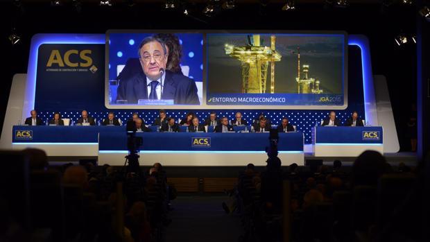 El presidente de ACS, Florentino Pérez, durante una junta de accionistas