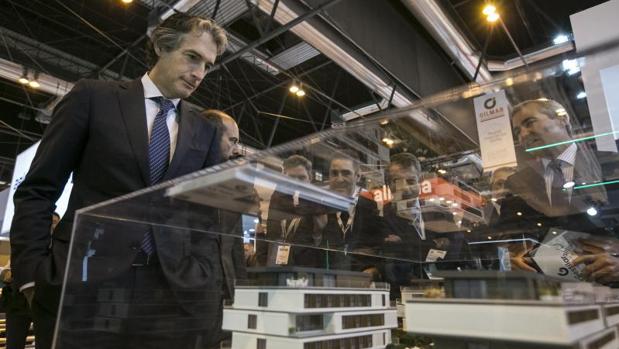 El ministro de Fomento, Iñigo de la Serna, inauguró ayer la gran cita del sector inmobiliario