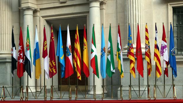 Banderas autonómicas en la última Conferencia de Presidentes