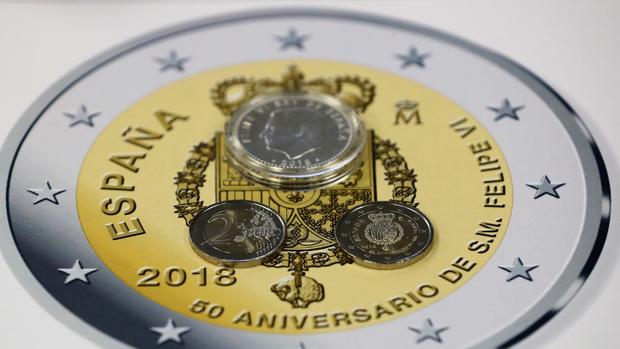 Pieza de una emisión anterior de una moneda de 2 euros, con motivo del 50 aniversario de FElipe VI