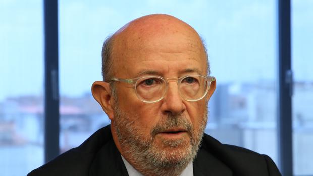 El expresidente del Popular Emilio Saracho durante su comparecencia en el Congreso