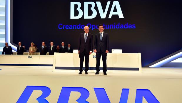 El presidente de BBVA, Francisco González, junto al CEO, Carlos Torres