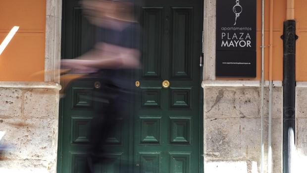 Las pernoctaciones en apartamentos turísticos se han reducido en un 6,1% y en albergues el 0,6%