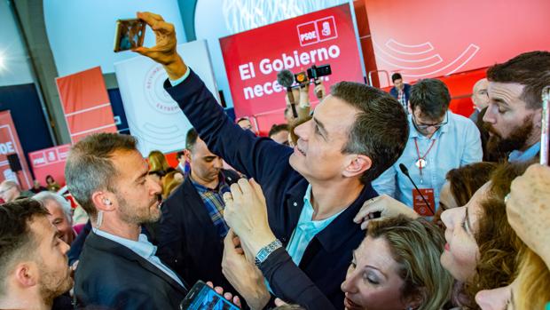 Pedro Sánchez, presidente del Gobierno en un acto de la precampaña para el 28 de abril