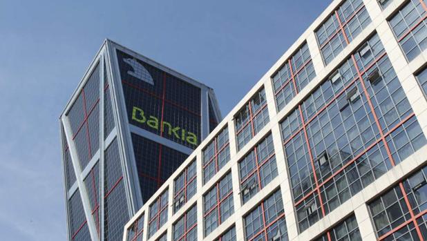 Los procesos de fusiones de entidades bancarias dieron lugar a nuevas marcas, como el ejemplo de Bankia que provenía de Caja Madrid y Bancaja