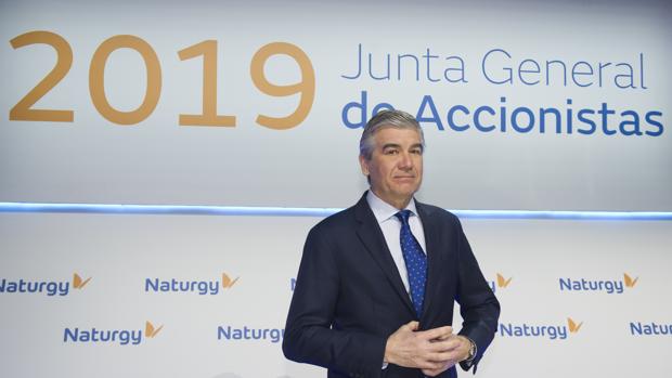 La decisión de iniciar este traslado la ha tomado la compañía tras vender el 45% de uno de los edificios de la plaza del Gas a Colonial