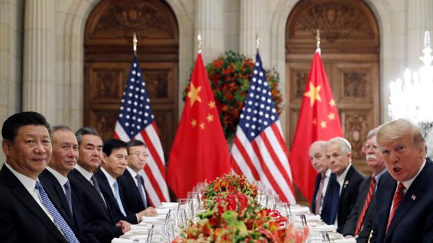 Donald Trump y Xi Jinping atienden a una cena de trabajo entre ambas delegaciones, en 2018