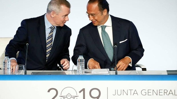 Willie Walsh y Antonio Vázquez durante la junta de IAG