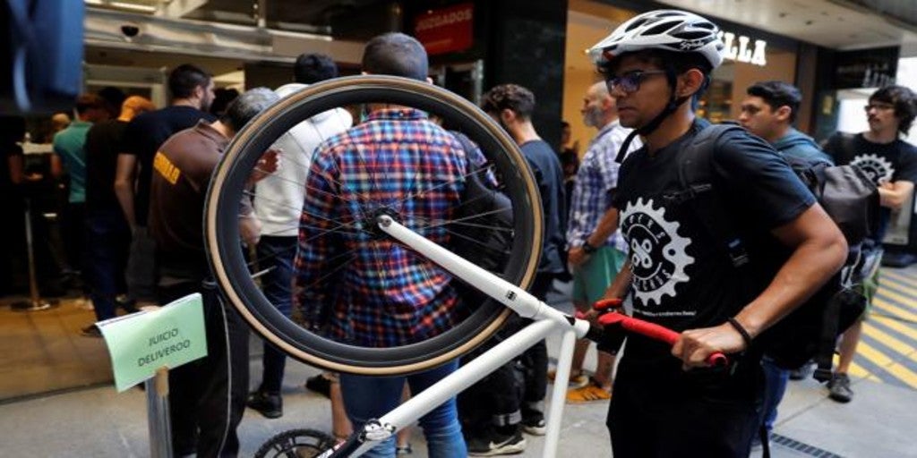 El TSJM mantiene que los 532 riders de Deliveroo en Madrid son falsos autónomos