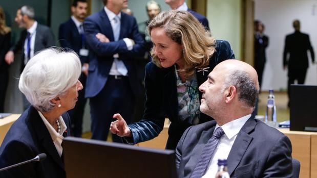 La presidenta del BCE, Christine Lagarde, y la ministra española de Economía, Nadia Calviño, durante una reunión del Eurogrupo en 2019