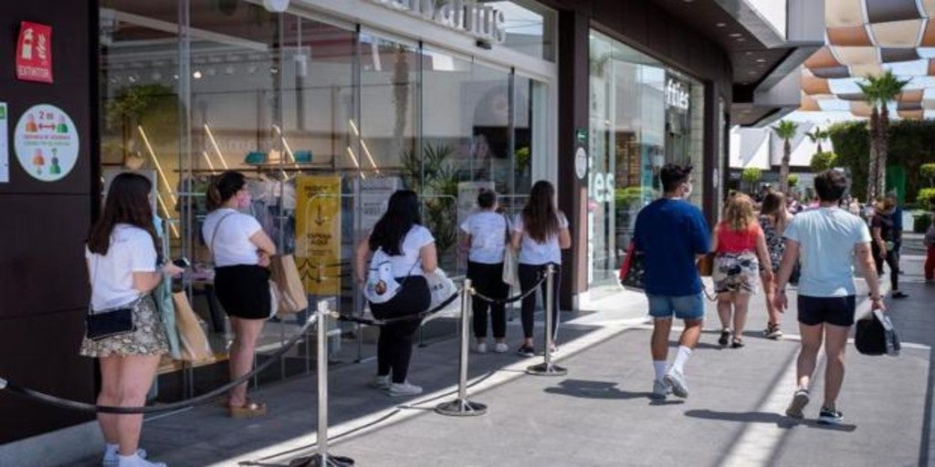 Las ventas del comercio minorista registran un desplome histórico del 31,5% en abril por el covid-19