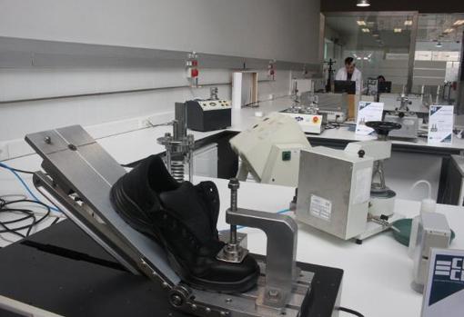 Instalaciones de análisis e I+D del riojano CTCR, especializado en tecnificación y sostenibilidad aplicadas a la industria del calzado