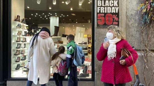 Los comercios ya anuncian las promociones por el 'Black Friday'