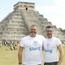 Tomás Escudero y Juan Antonio Bernabé, fundadores de Slang, han cambiado tres veces la idea de negocio hasta dar con la solución que necesitaba el mercado