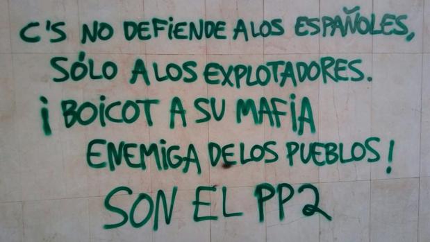 Imagen de la pintada que Cs denuncia a través de Twitter
